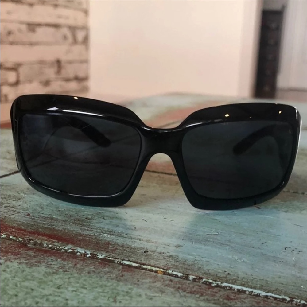 Chanel mother of pearl black sunglasses - Picture 4 of 9
